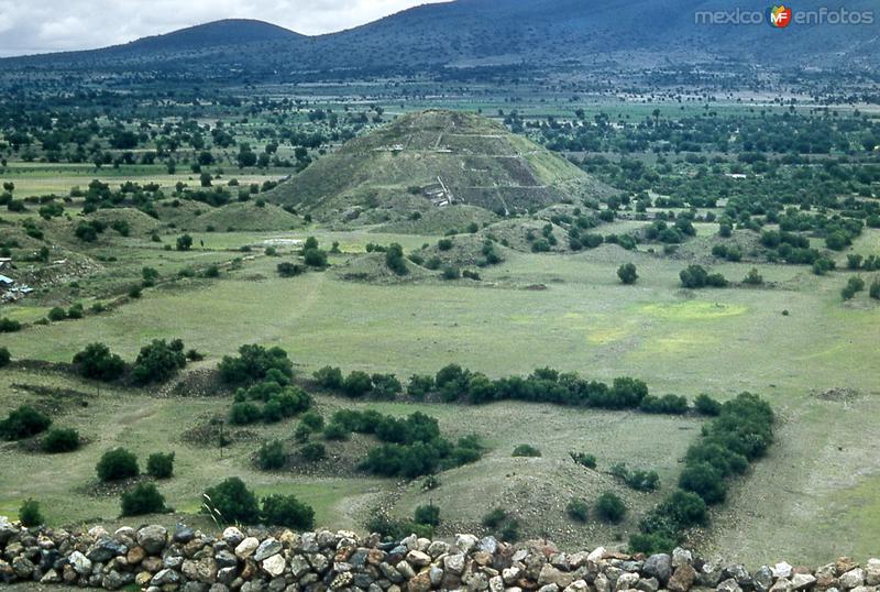 Fotos de Teotihuacán, México: Pirámide de la Luna antes de su restauración (1955)