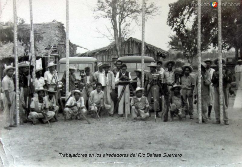 Fotos de Río Balsas, Guerrero: Trabajadores en los alrededores del Rio Balsas Guerrero.