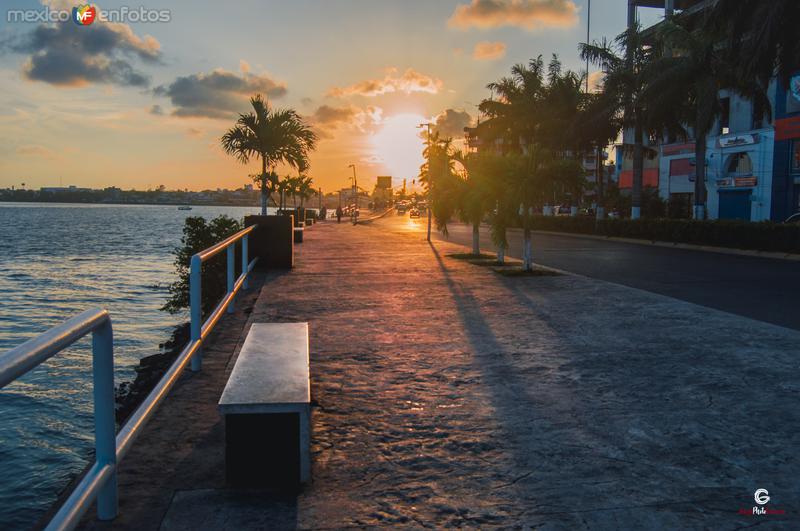 Fotos de Tuxpan, Veracruz: El Boulevard bañado en luz del sol.