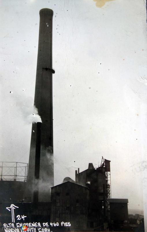 Fotos de Nueva Rosita, Coahuila: Alta chimenea de 460 pies.