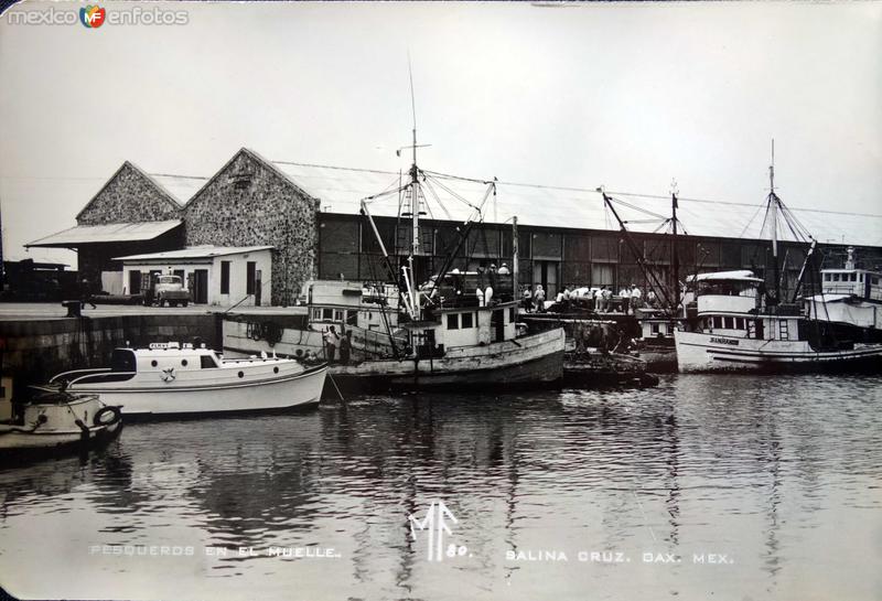 Fotos de Salina Cruz, Oaxaca: Pesqueros en el muelle.