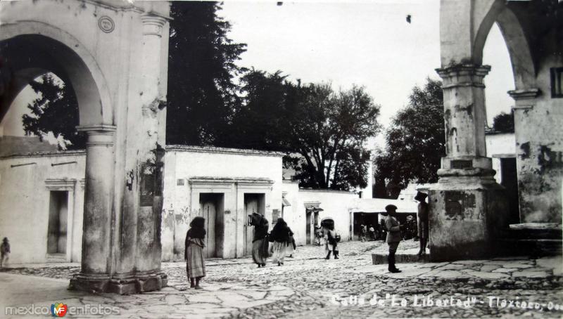 Fotos de Tlaxiaco, Oaxaca: Calle de la Libertad ( Circulada el 17 de Enero de 1946 ).