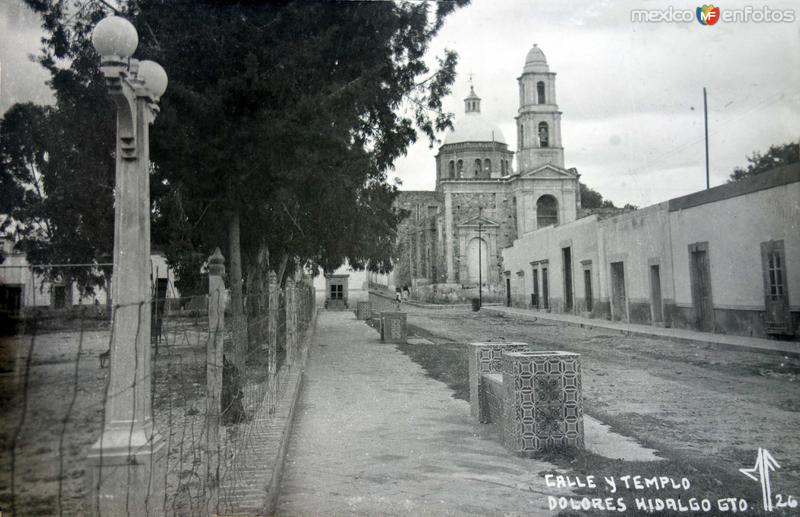 Fotos de Dolores Hidalgo, Guanajuato: Calle y Templo.