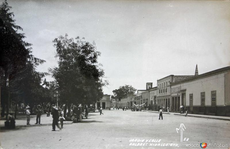 Fotos de Dolores Hidalgo, Guanajuato: Calle y Jardin.