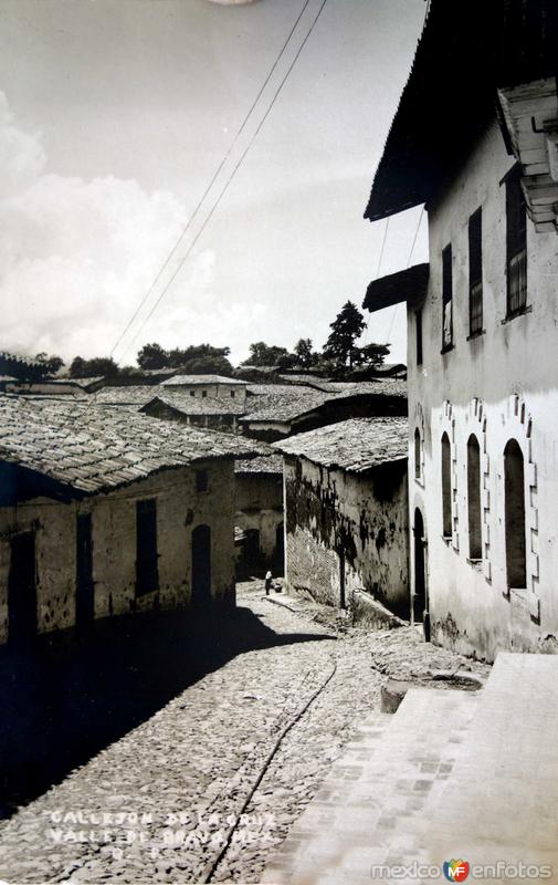 Fotos de Valle De Bravo, México: Callejon de La Cruz.