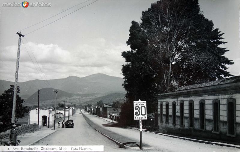 Fotos de Zitácuaro, Michoacán: Avenida Revolucion.