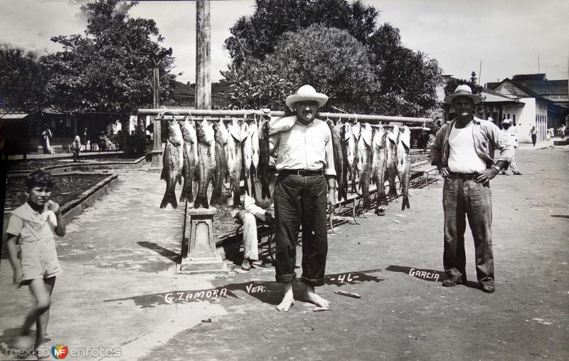 Fotos de Gutiérrez Zamora, Veracruz: Tipos mexicanos vendedor de pescados.