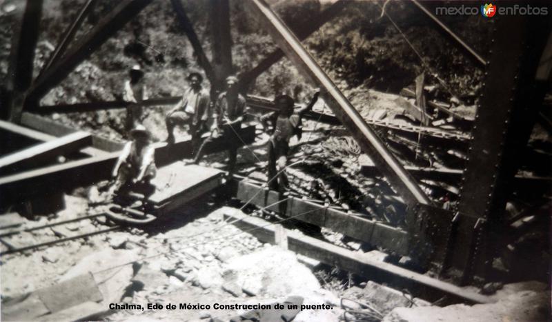 Fotos de Chalma, México: Construccion de un puente.