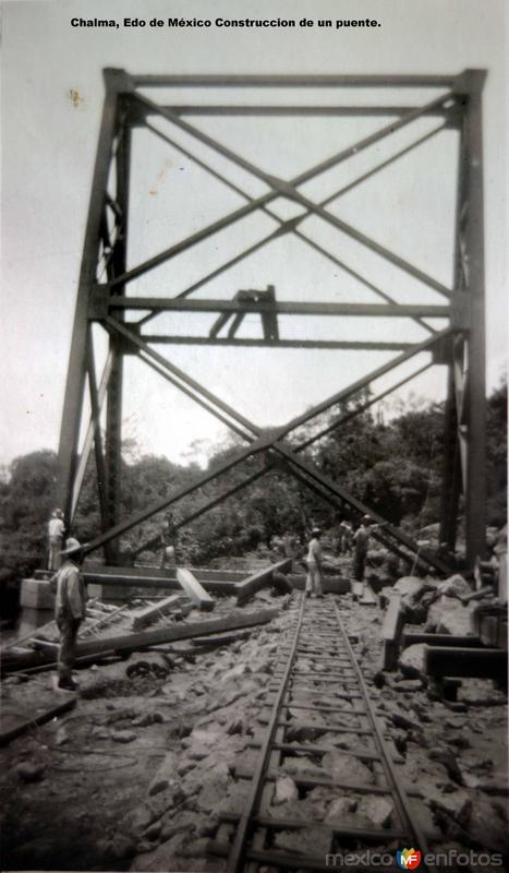 Fotos de Chalma, México: Construccion de un puente.