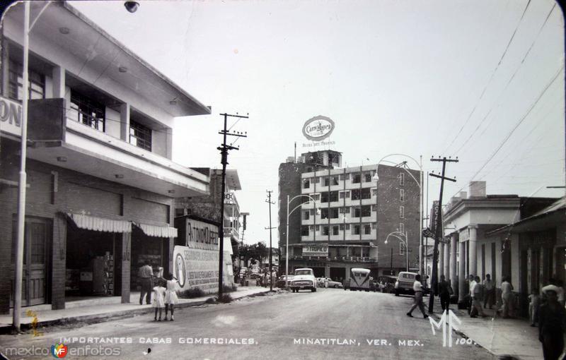 Fotos de Minatitlán, Veracruz: Importantes casas comerciales. ( Circulada el 22 de Diciembre de 1959 ).