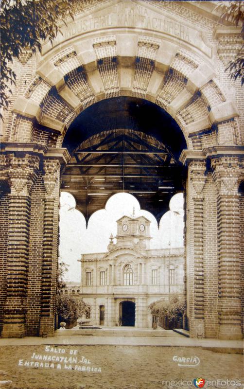 Fotos de Juanacatlán, Jalisco: Entrada a la fabrica ( Circulada el 28 de Mayo de 1908 ).