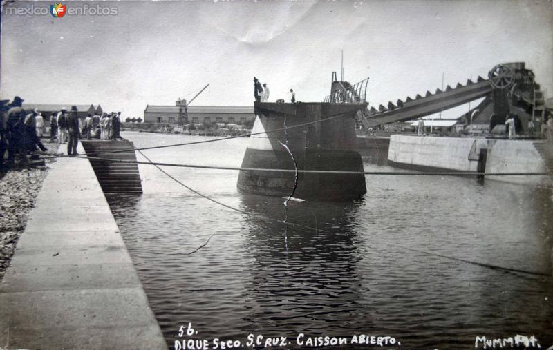 Fotos de Salina Cruz, Oaxaca: Dique seco ( Circulada el 2 de abril de 1913 ).