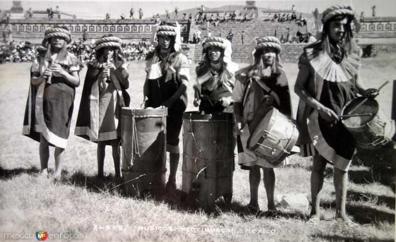 Fotos de Teotihuacán, México: Tipos Mexicanos musicos.