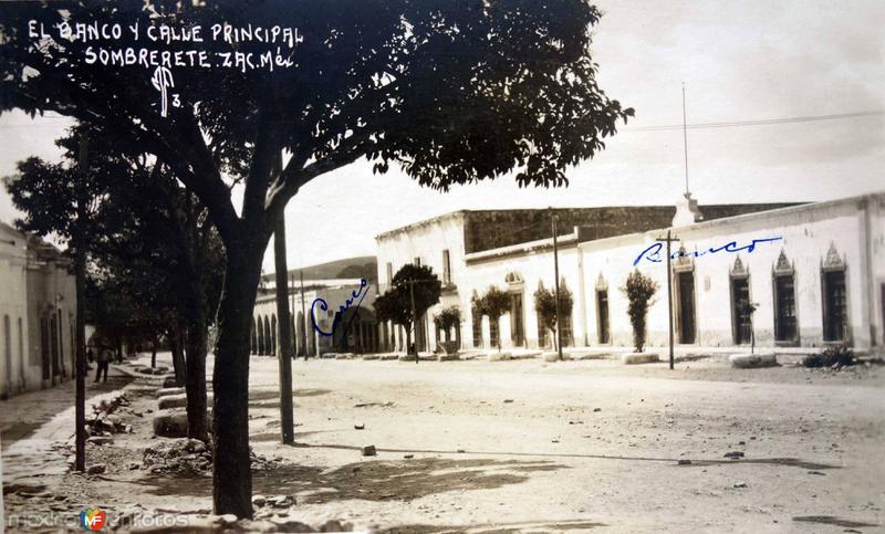 Fotos de Sombrerete, Zacatecas: El Banco y Calle Principal. ( Circulada el 16 de Marzo de 1933 )