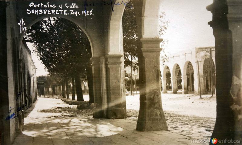 Fotos de Sombrerete, Zacatecas: Portales y Calle( Circulada el 16 de Marzo de 1933 )