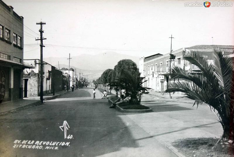 Fotos de Zitácuaro, Michoacán: Avenida de La Revolucion.