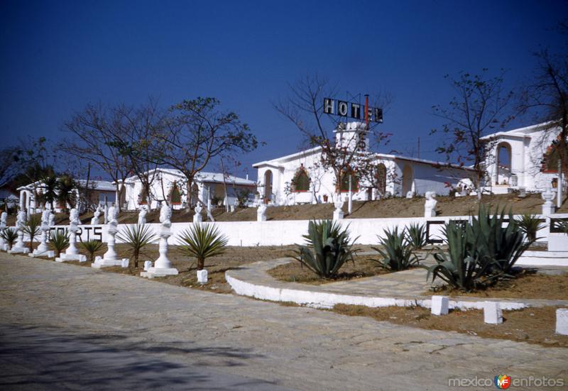 Fotos de Ciudad Valles, San Luis Potosí: Hotel Colonial Courts (1951)