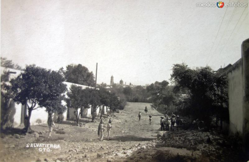 Fotos de Salvatierra, Guanajuato: Escena Entrada al Pueblo.