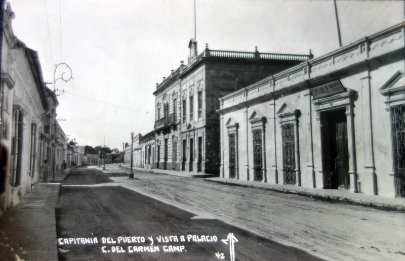 Fotos de Ciudad Del Carmen, Campeche: Capitania del puerto y vista al palacio.