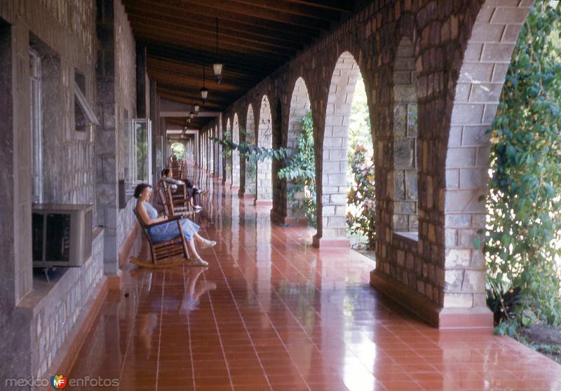 Fotos de Ciudad Valles, San Luis Potosí: Pasillo del Hotel Taninul (1954)