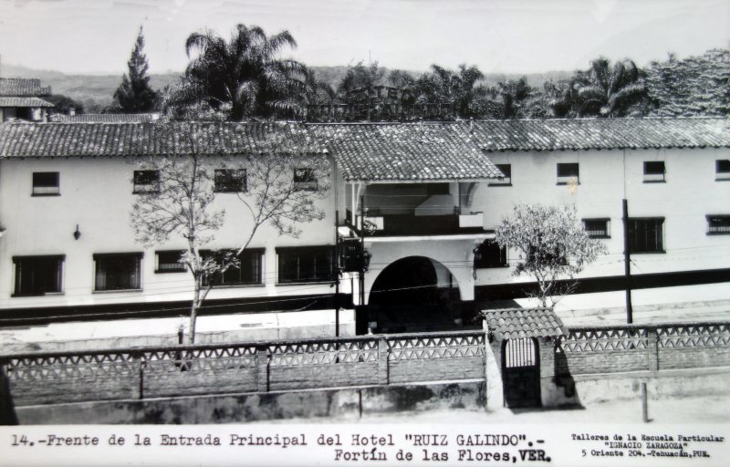 Fotos de Fortín De Las Flores, Veracruz: Frente a La entrada principal del Hotel Ruiz-Galindo.( Circulada el 22 de Julio de 1952 )