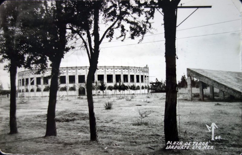 Fotos de Irapuato, Guanajuato: Plaza de toros. ( Circulada el 29 de Enero de 1950 ) .