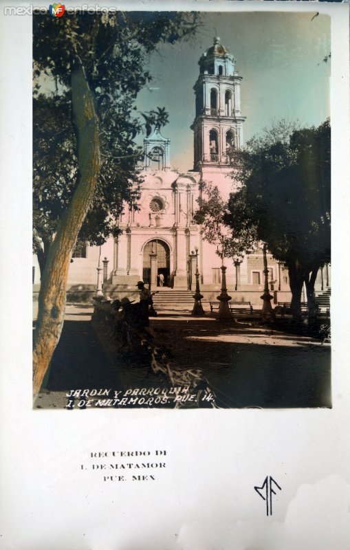 Fotos de Izúcar De Matamoros, Puebla: Jardin y Parroquia.