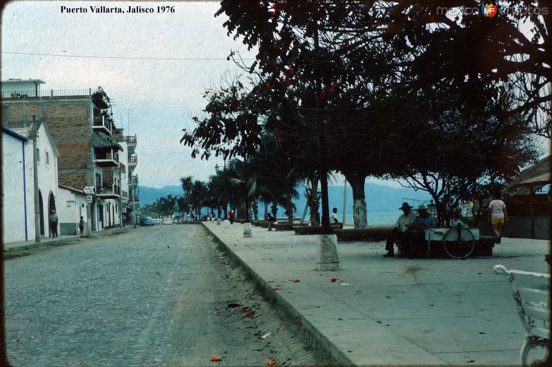 Fotos de Puerto Vallarta, Jalisco: Escena callejera de Puerto Vallarta, Jalisco 1976 .