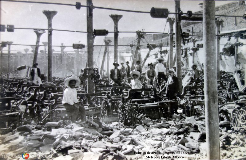 Fotos de Metepec, México: Fabrica destruida despues del Incendio  Metepec, Edo de México ( Fechada el 14 de Marzo de 1913 ).