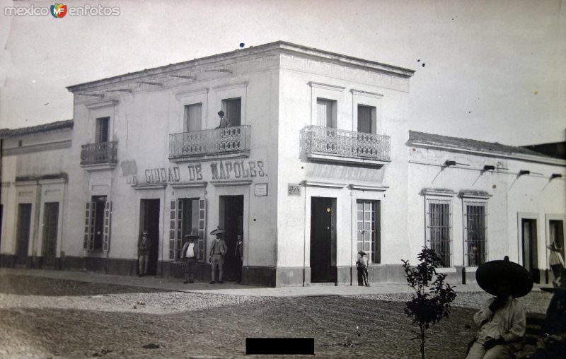 Fotos de Mascota, Jalisco: Escena callejera: Tienda Ciudad de Nápoles, atendida por su propietario Juan Robles