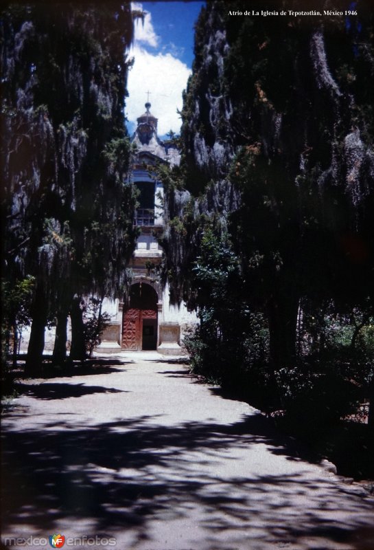 Fotos de Tepotzotlán, México: Atrio de La Iglesia de Tepotzotlán, México 1946