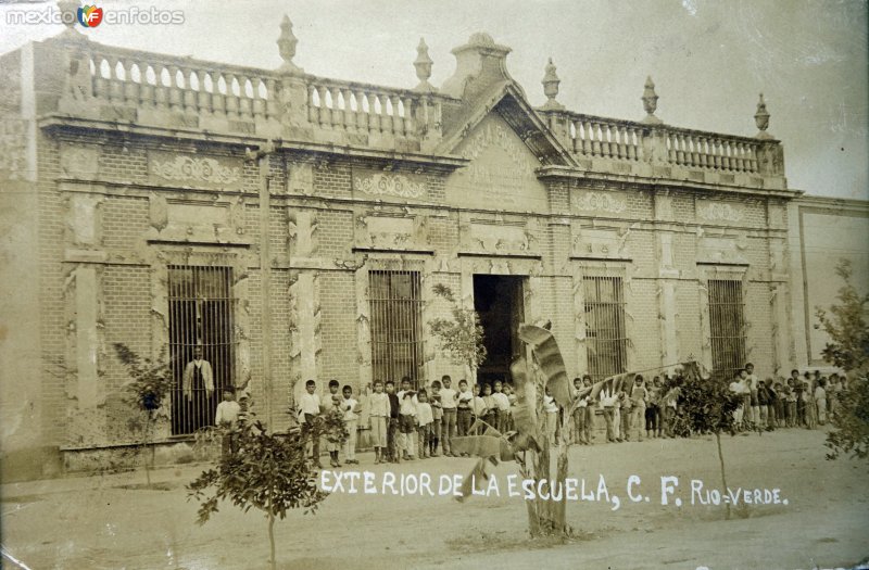 Fotos de Rioverde, San Luis Potosí: Exterior de la Escuela para Ninos C. P.( Circulada el 13 de Mayo de 1909 ).