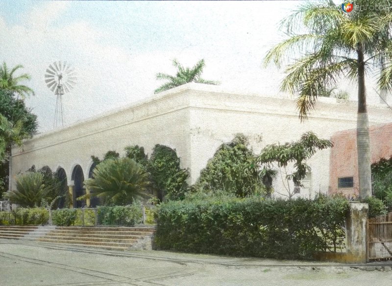 Fotos de Maxcanú, Yucatán: Hacienda henequenera de Granada, del Sr. José Vales ( Fechada en 1925 ).