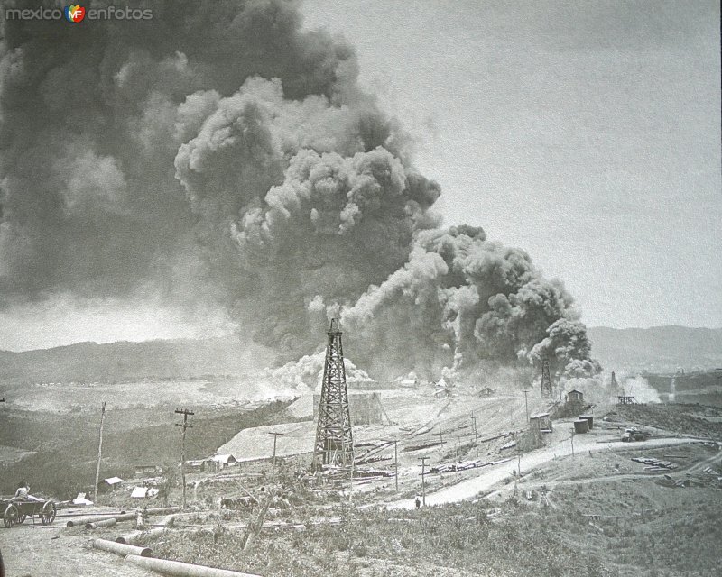 Fotos de Amatlán, Veracruz: Campos petroliferos  ( Fechada en 1922 ).