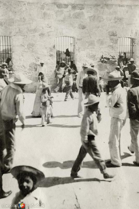 Fotos de Hermosillo, Sonora: Indios yaquis en prisión (1908)