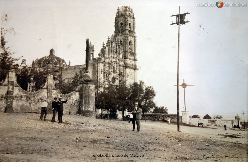 Fotos de Tepotzotlán, México: La Iglesia y atrio de Tepotzotlán, Edo de México ( Circulada el 8 de Junio de 1924 ).