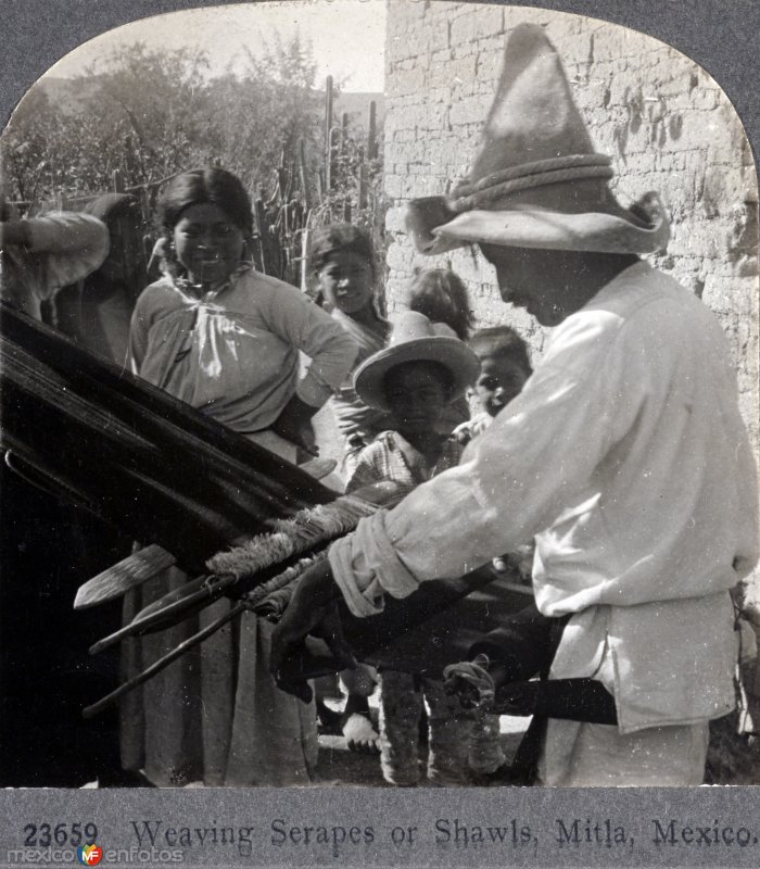 Fotos de Mitla, Oaxaca: Un Hilador.