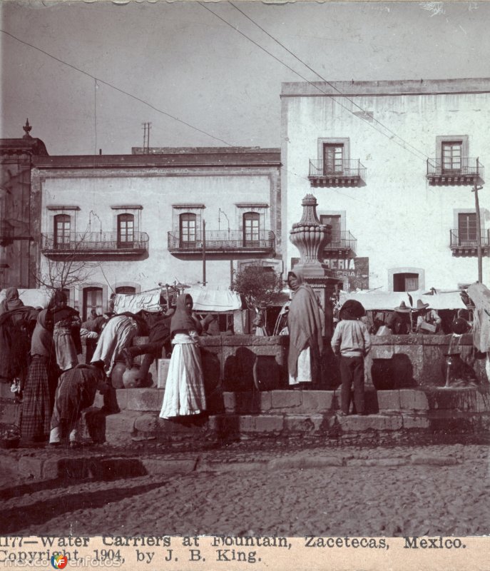 Fotos de Zacatecas, Zacatecas: Aguadores en la fuente 1904