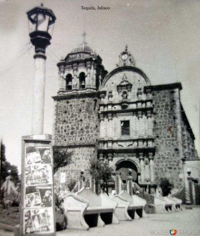 Fotos de Tequila, Jalisco: Anuncios de la funcion de cine y La Parroquia Tequila, Jalisco.