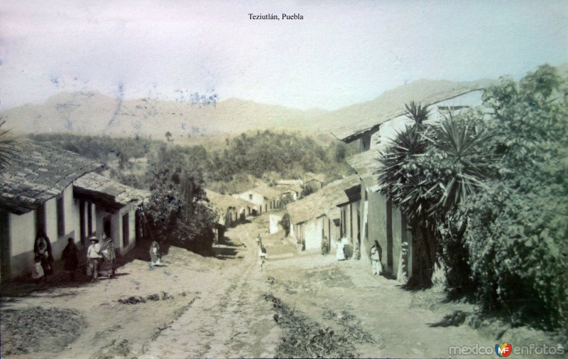 Fotos de Teziutlán, Puebla: Escena callejera de Teziutlán, Puebla. ( Circulada el 10 de Abril de 1909 ).