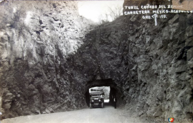 Fotos de Iguala, Guerrero: Tunel canada del zopulote Carretera Mex-Acapulco . ( Circulada el 23 de Noviembre de 1941 ).