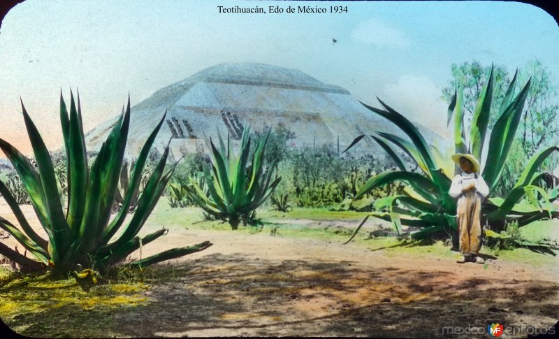 Fotos de Teotihuacán, México: La Piramide de Teotihuacán, por el fotógrafo T. Enami, de Yokohama, Japón (1934)