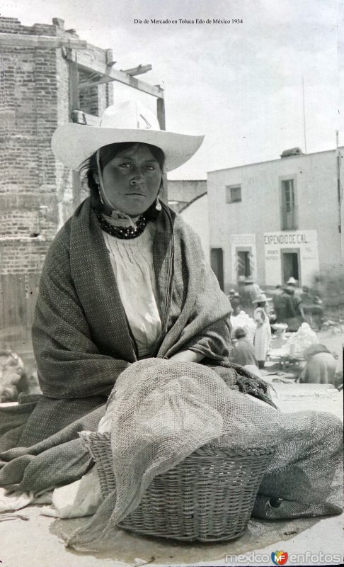 Fotos de Toluca, México: Tipos Mexicanos vendedora Dia de Mercado, por el fotógrafo T. Enami, de Yokohama, Japón (1934)