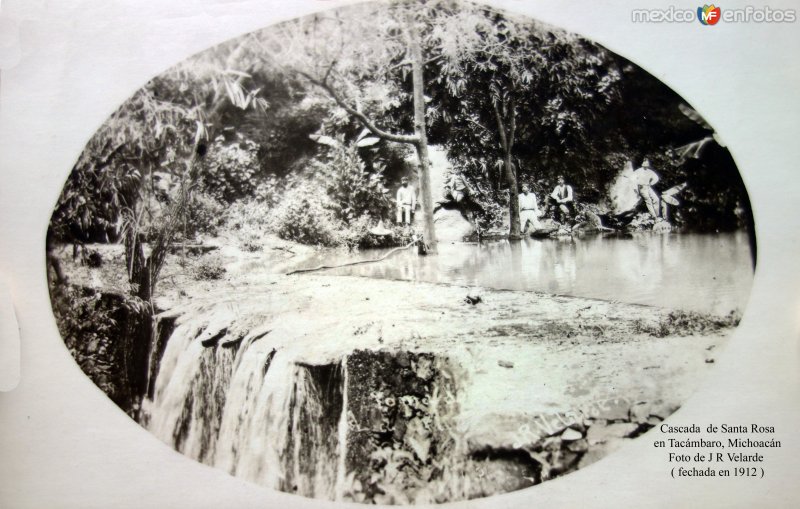 Fotos de Tacámbaro, Michoacán: Cascada  de Santa Rosa  en Tacámbaro, Michoacán  Foto de J R Velarde  ( fechada en 1912 )