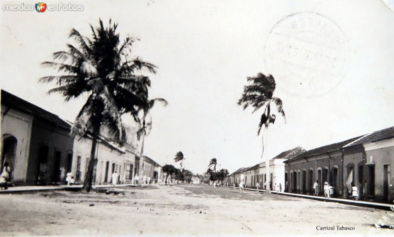 Fotos de Carrizal, Tabasco: Escena callejera  de Carrizal Tabasco. ( Circulada el 17 de Junio de 1921 ).