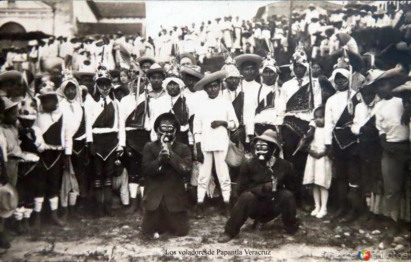 Fotos de Papantla, Veracruz: Tipos Mexicanos Los voladoresde Papantla Veracruz.