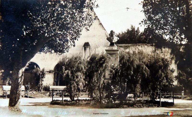 Fotos de Irapuato, Guanajuato: Monumento a Hidalgo Irapuato, Guanajuato. ( Circulada el 3 de Abril de 1926 ).