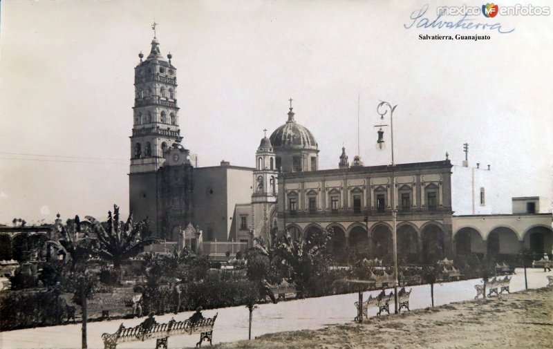 Fotos de Salvatierra, Guanajuato: Iglesia y Palacio Municipal de Salvatierra, Guanajuato.