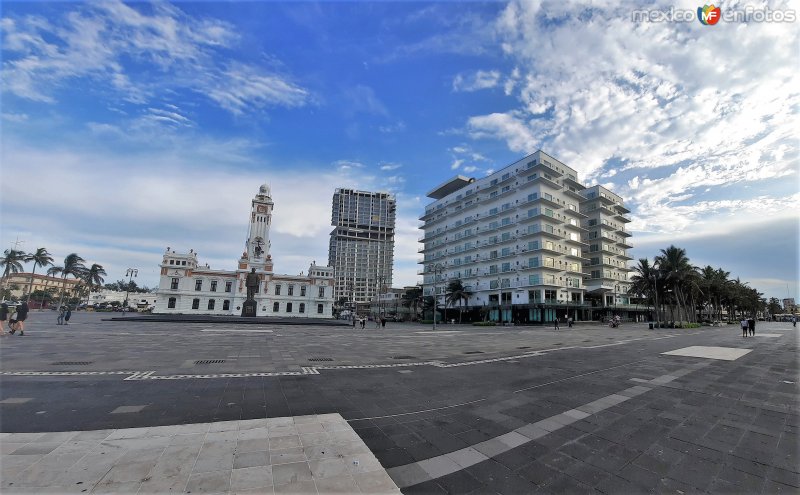 Fotos de Veracruz, Veracruz: Faro Venustiano Carranza y Hotel Emporio