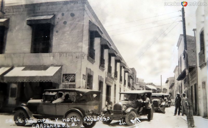 Fotos de Cárdenas, San Luis Potosí: Calle principa y hotel Progresol.